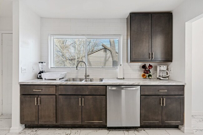 Building Photo - 3720 Greengrass Dr