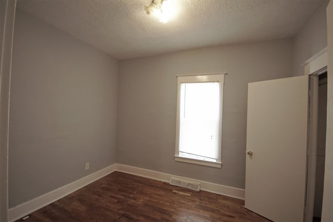 Building Photo - 312 NE Wilson Ave