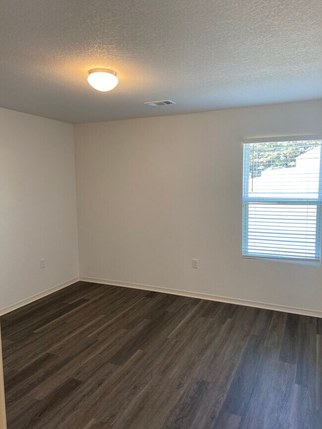 Building Photo - *Pre-leasing* Three Bedroom | Two Bathroom...