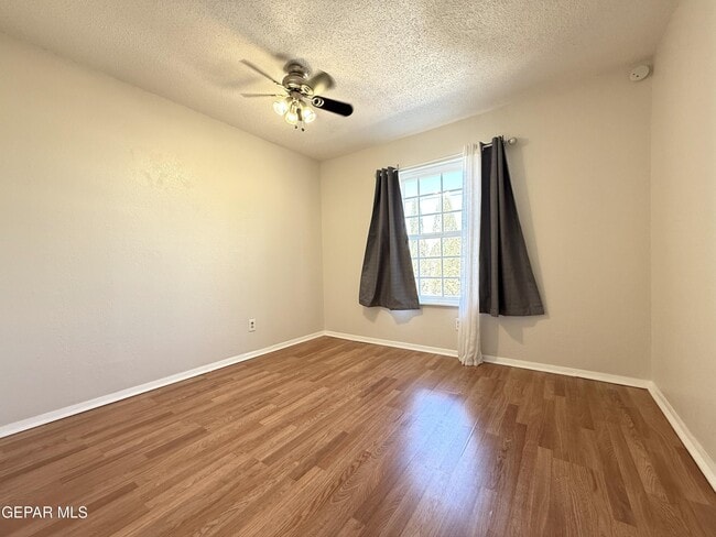 Building Photo - 10407 Ashwood Dr