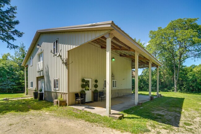 Building Photo - 27W172 Galusha Ave