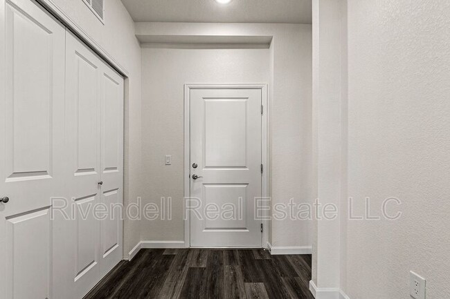 Building Photo - 23548 E Ida Dr