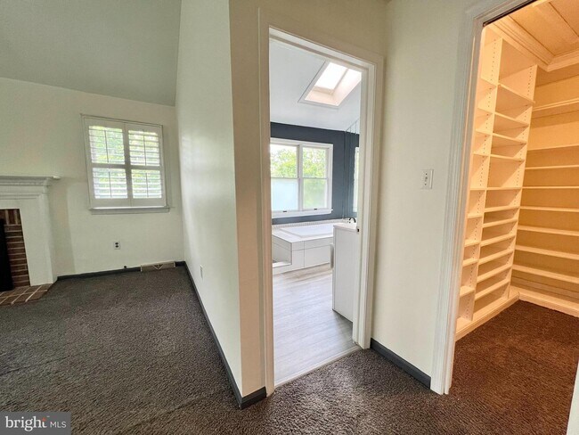 Building Photo - 8620 Trumbauer Dr