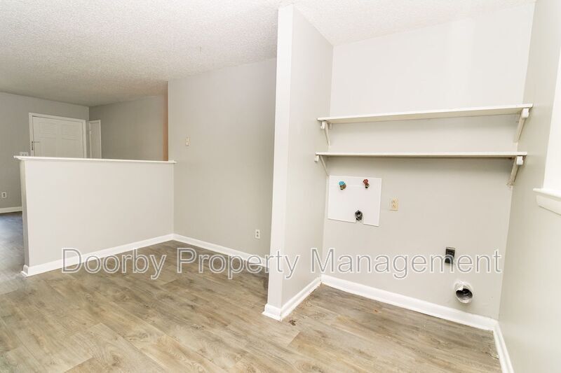 Building Photo - 7823 Basswood Ln