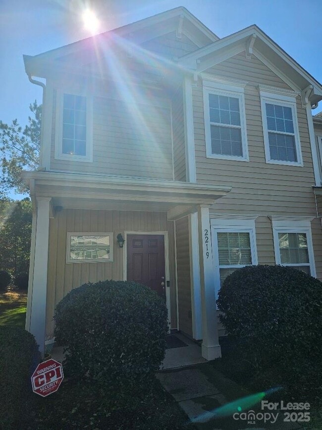 Building Photo - 2219 Crosscut Dr
