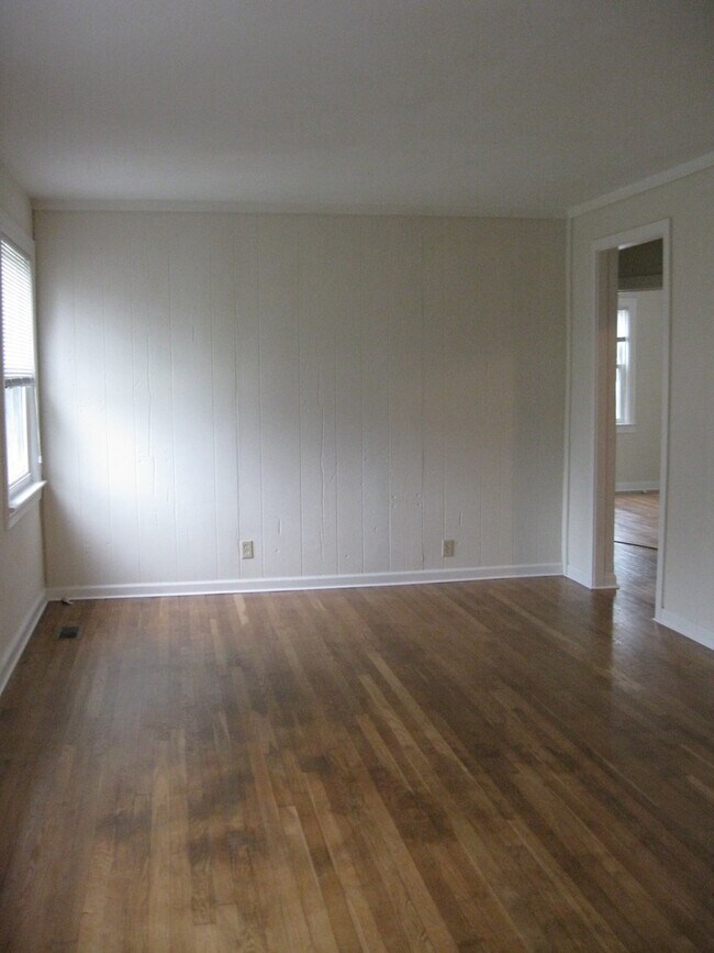 Building Photo - Beautiful single-family 3 bedroom home