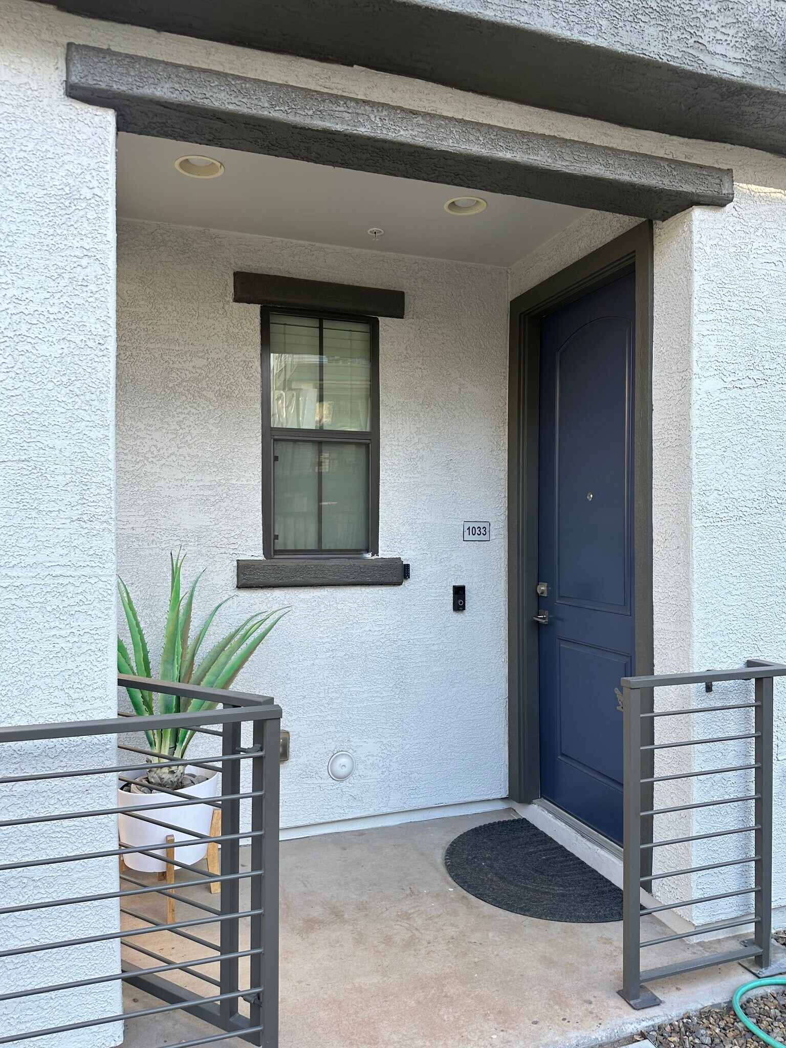Building Photo - 2090 S Dorsey Ln
