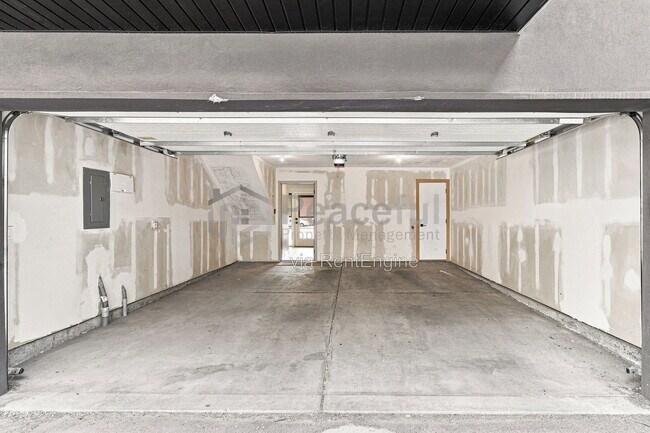 Building Photo - 832 S W Temple St
