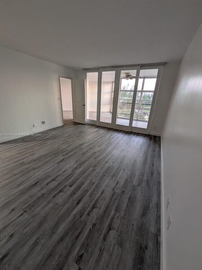Building Photo - 3090 N Course Dr