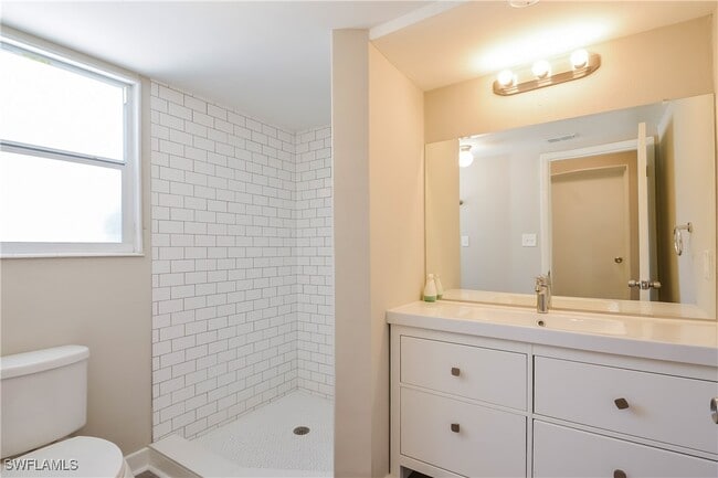 Building Photo - 1642 Banyan Dr