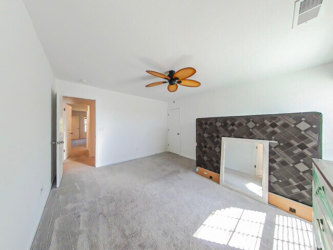 Building Photo - 2305 Sheridan Dr
