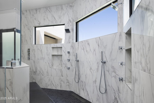 Building Photo - 6718 E San Juan Ave