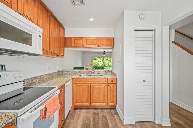 Building Photo - 6156 Lakefront Dr