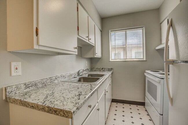 Building Photo - 522 Elliott Ave