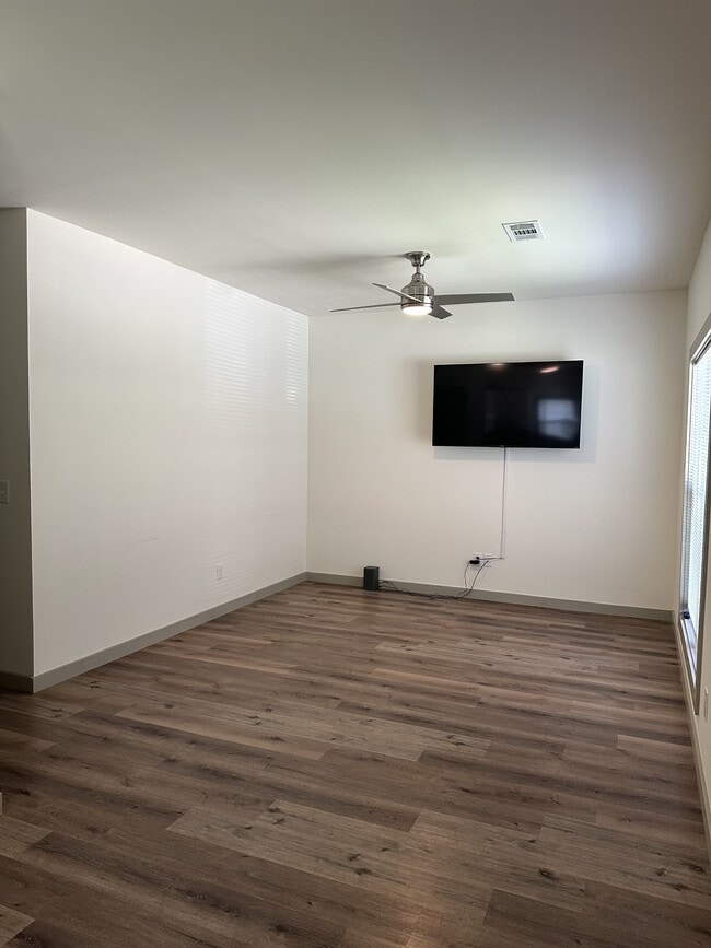 Building Photo - 125 Cayuga St