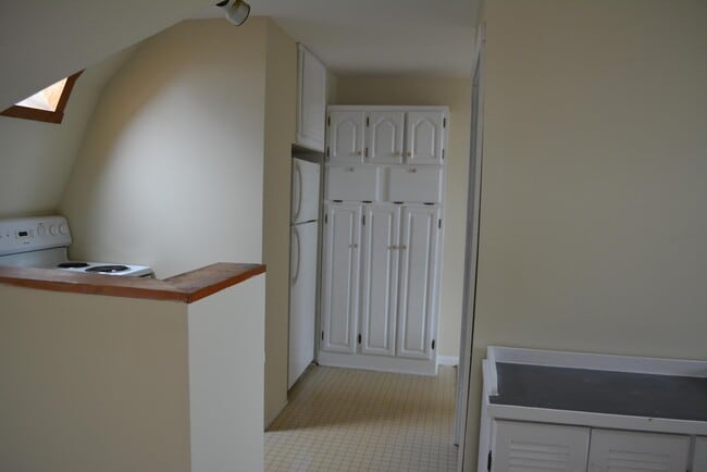 Building Photo - 1353 Highland St