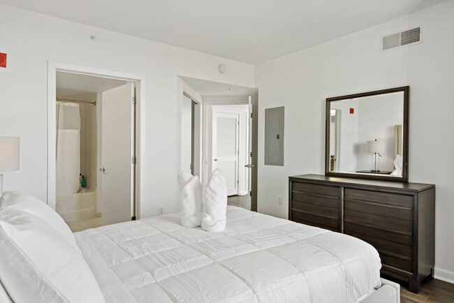 Building Photo - 1751 Pinnacle Dr