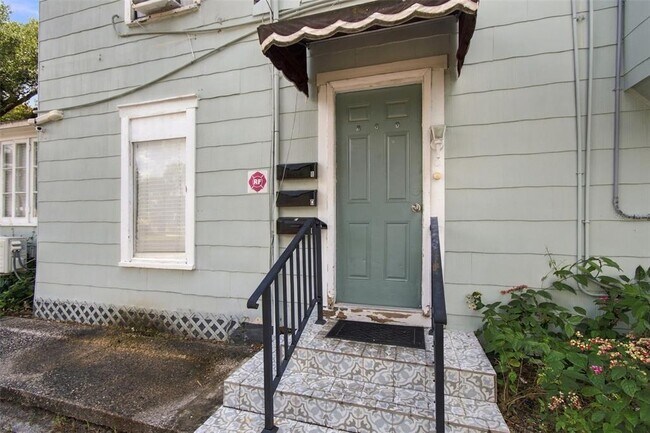 Building Photo - 524 3rd St N