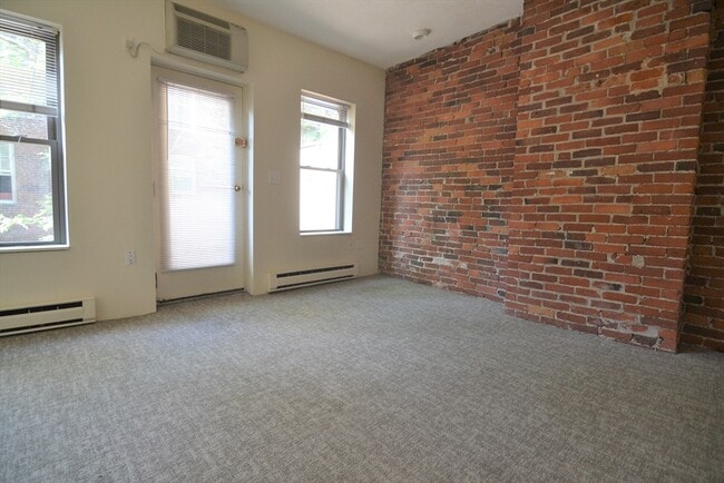 Building Photo - 67 St Germain St