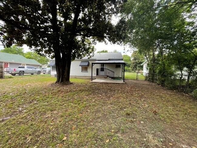 Building Photo - Nice single story home in East Ft. Worth