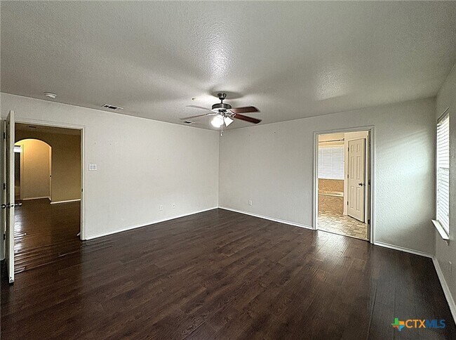 Building Photo - 2404 Griffin Dr