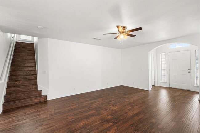 Building Photo - 210 Summerside Ave