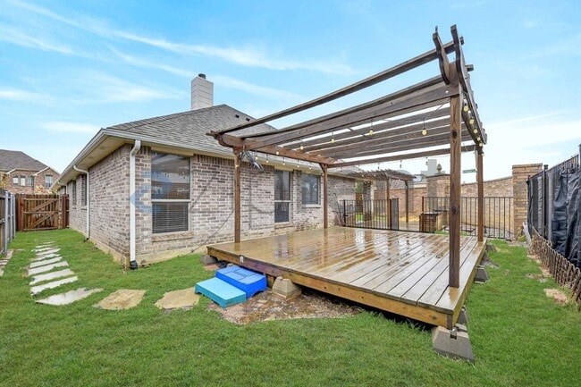 Building Photo - 1301 Raleigh Path