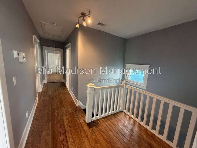 Building Photo - 607 W 44th St