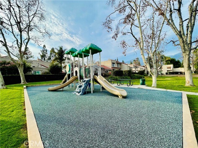 Building Photo - 9753 La Jolla Dr
