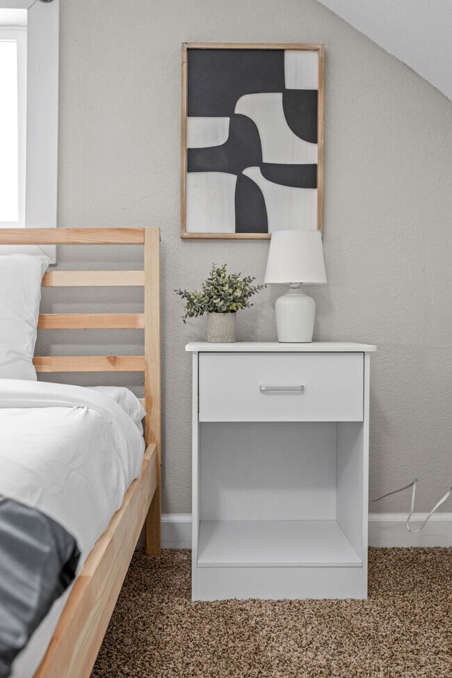 Building Photo - 325 N Bancroft St