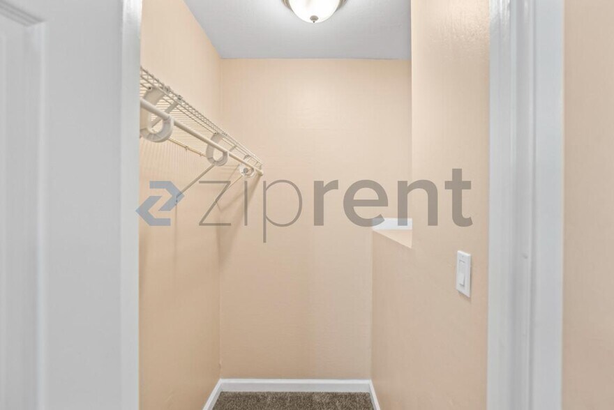 Building Photo - Unit 3