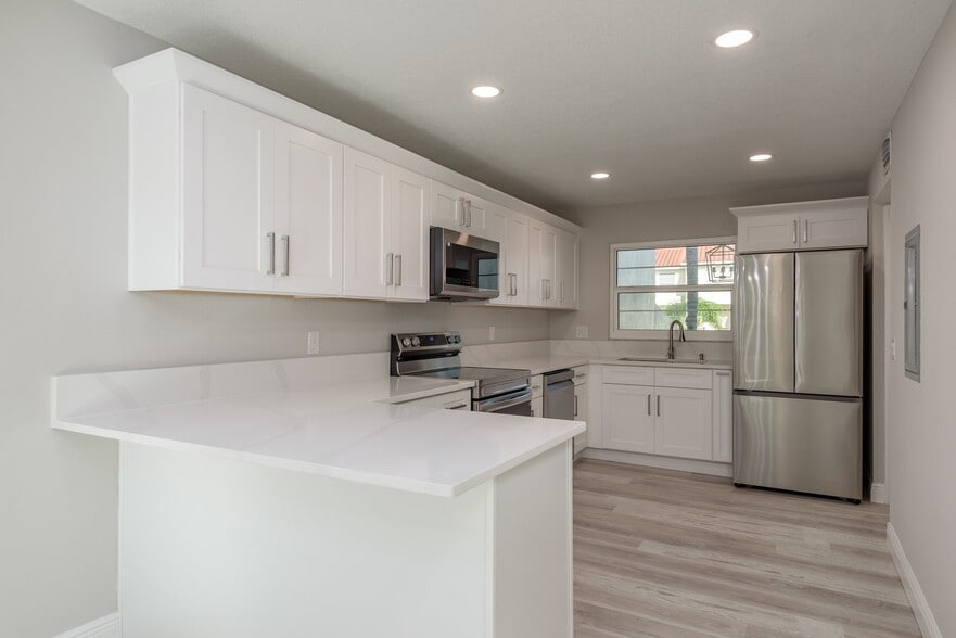 Building Photo - 2700 Bayshore Blvd