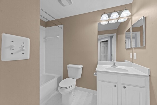 Building Photo - Ground level condo in Annapolis - Lake Heron