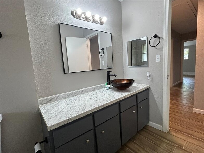 Building Photo - 5926 Darkwood Dr