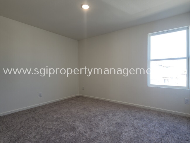 Building Photo - 1621 White Fir Ln