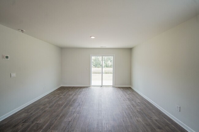 Building Photo - AVAILABLE NOW!