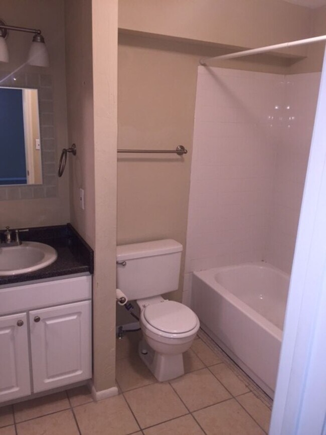 Building Photo - Call today and move in quickly before its ...