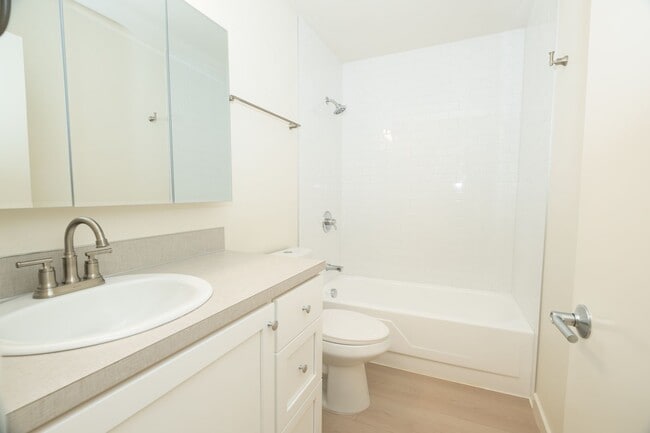 Building Photo - Newly Renovated 1 Bedroom in the Heart of Irvington!
