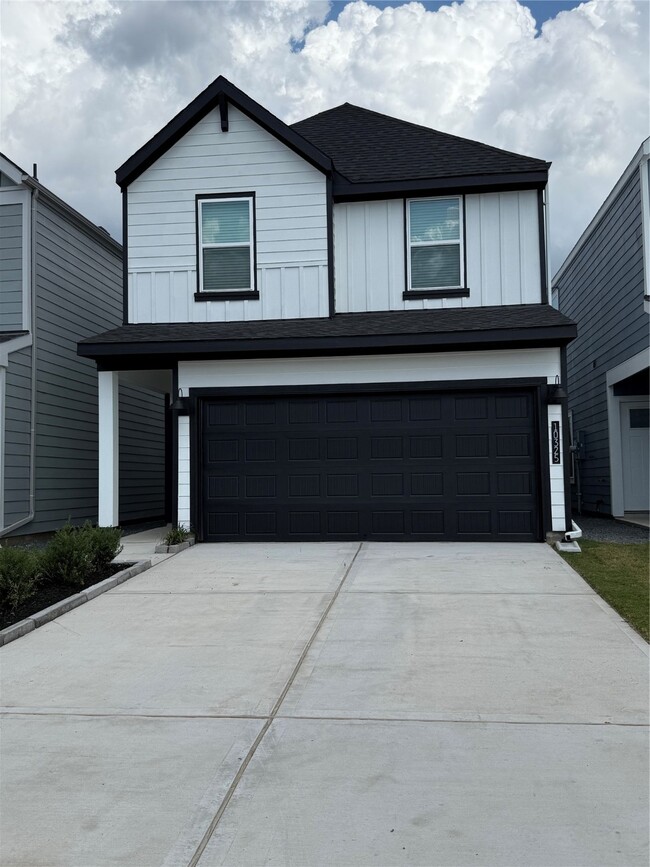 Building Photo - 10325 Sylvan Wds Trl