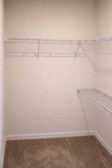 Building Photo - 72 Brewster Ln