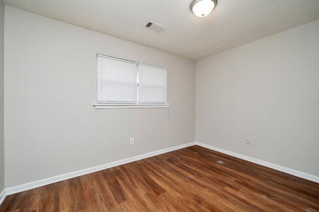 Building Photo - 114 Crenshaw Dr