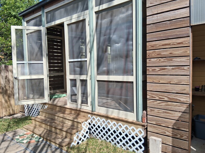 Building Photo - 6324 Annunciation St