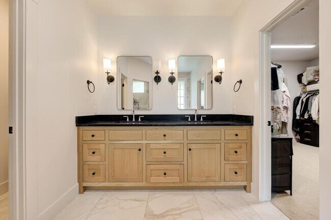 Building Photo - 4001 Stone Hl Ln