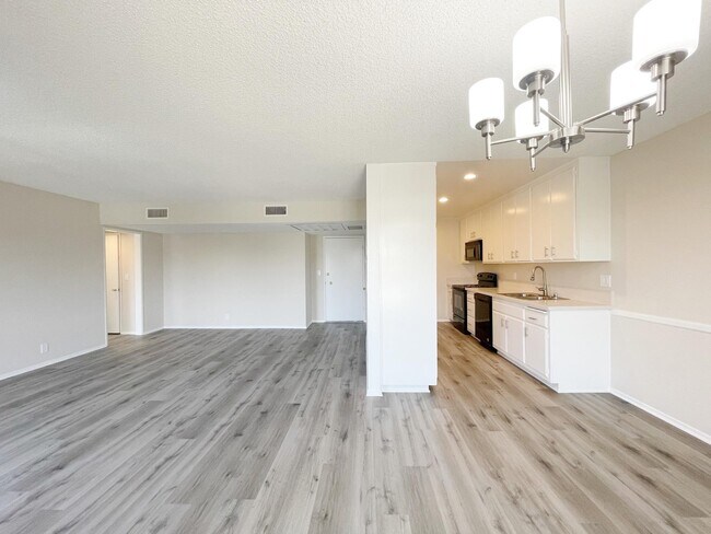 Building Photo - 366 Mentor Ave