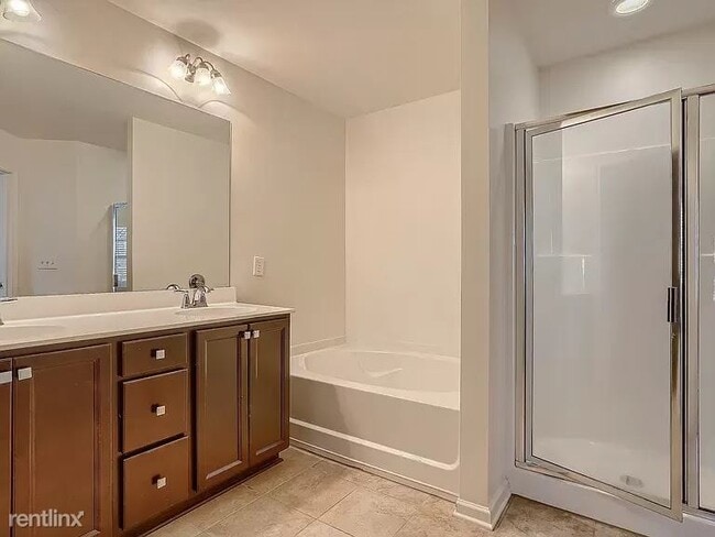 Building Photo - 3 br, 2.5 bath Townhome - 4201 Alden Park Dr