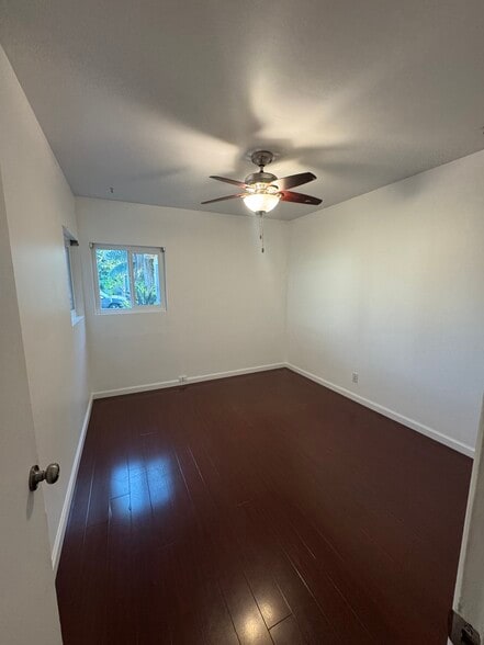 Bedroom Next to mster - 9625 Adoree St