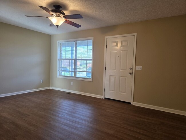 Building Photo - 1609 Bourland Ln
