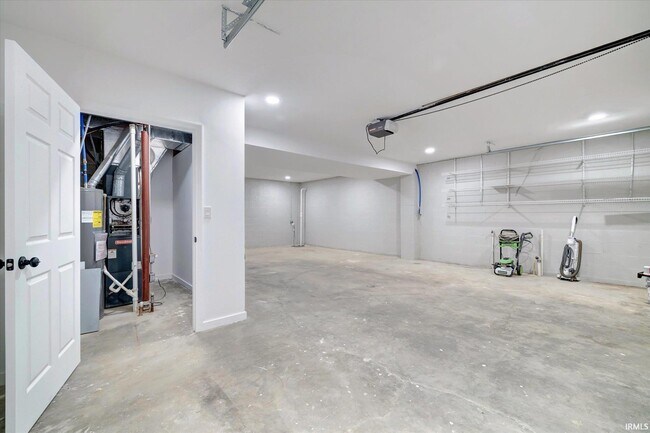 Building Photo - 4975 E State Rd 46 Bypass