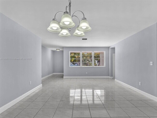 Building Photo - 6525 SW 18th St