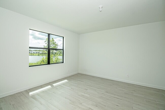 Building Photo - 5929 SE Sky Blue Cir